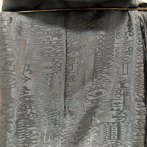 Silk wrap Skirt. - Picture 2 of 3